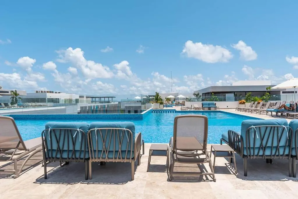 Beautiful Apt In Top Location! Ipana Playa del Carmen Apartment
